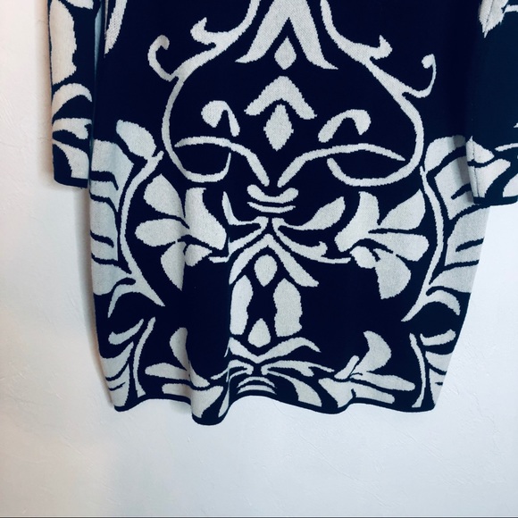 PLUS SIZE Sweaterdress Blue and White Damask Print - Picture 5 of 8